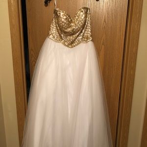 Dresses - White Prom dress size 4 corset back Dresses - White Prom dress size 4 corset back